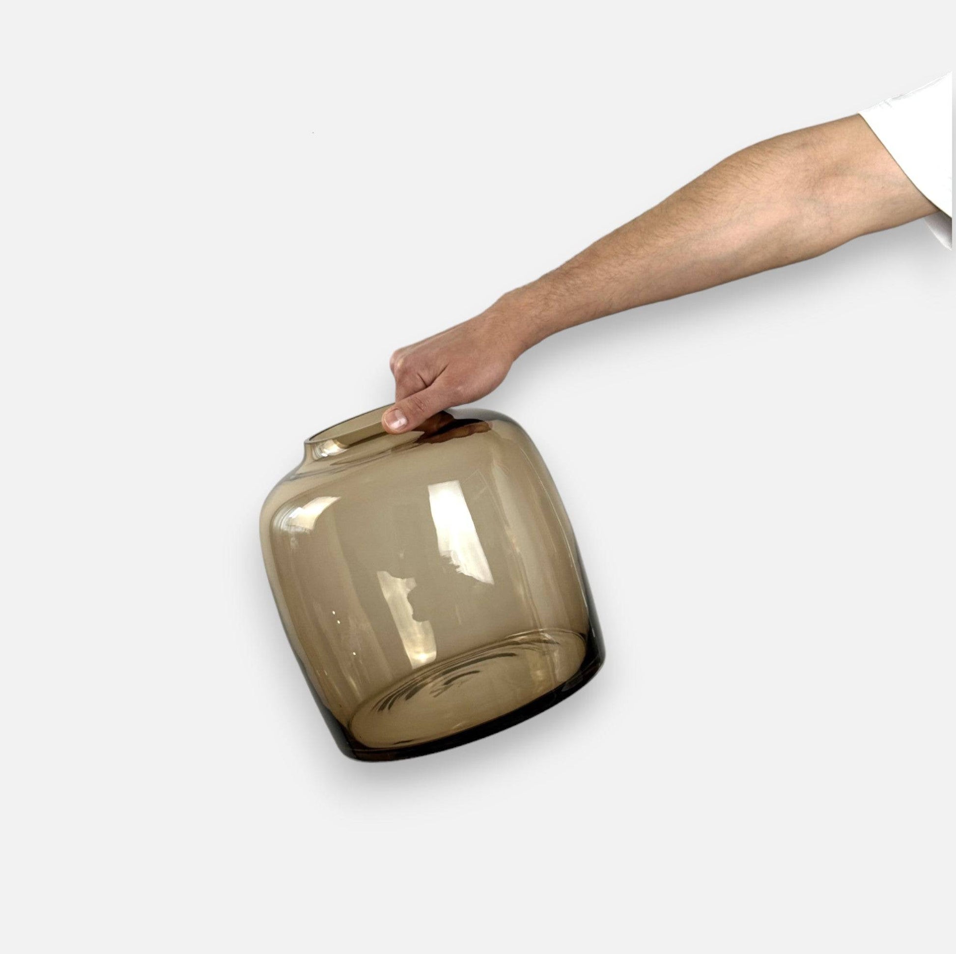 Glasvase, Dekovase aus Glas mundgeblasen braun mocca transparent Ø 25cm x H 25cm | Bartelle Vasen von Vase The World