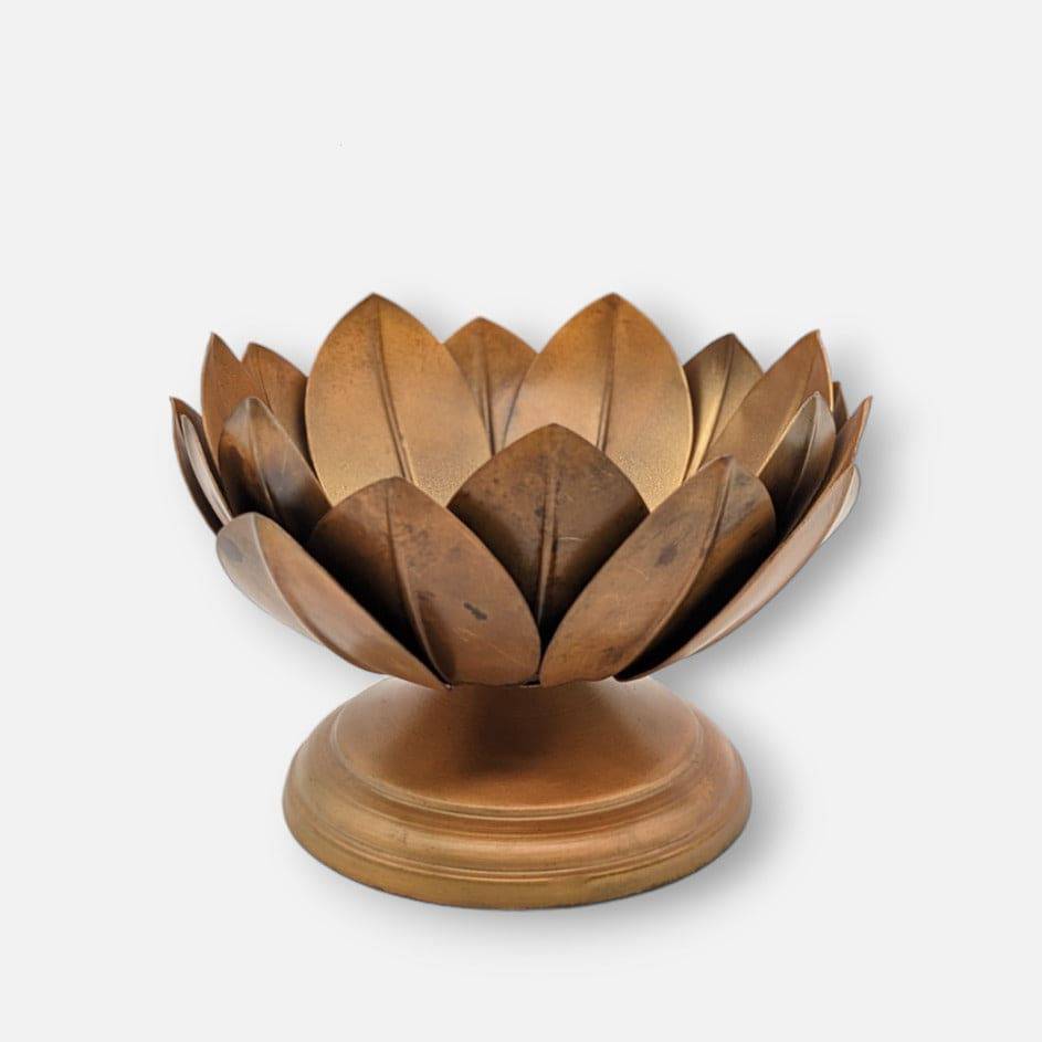 Kerzenständer, Kerzenhalter für Stumpenkerzen Metall gold Lotusblüte B 18cm x H 12cm | Lotus Kerzenlicht von Affari of Sweden