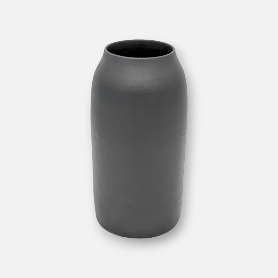 Steingutvase, Dekovase, Tonvase aus Steingut handgefertigt Portugal schwarz matt schlicht Ø 8,5 cm × H 25 cm von O Cactuu