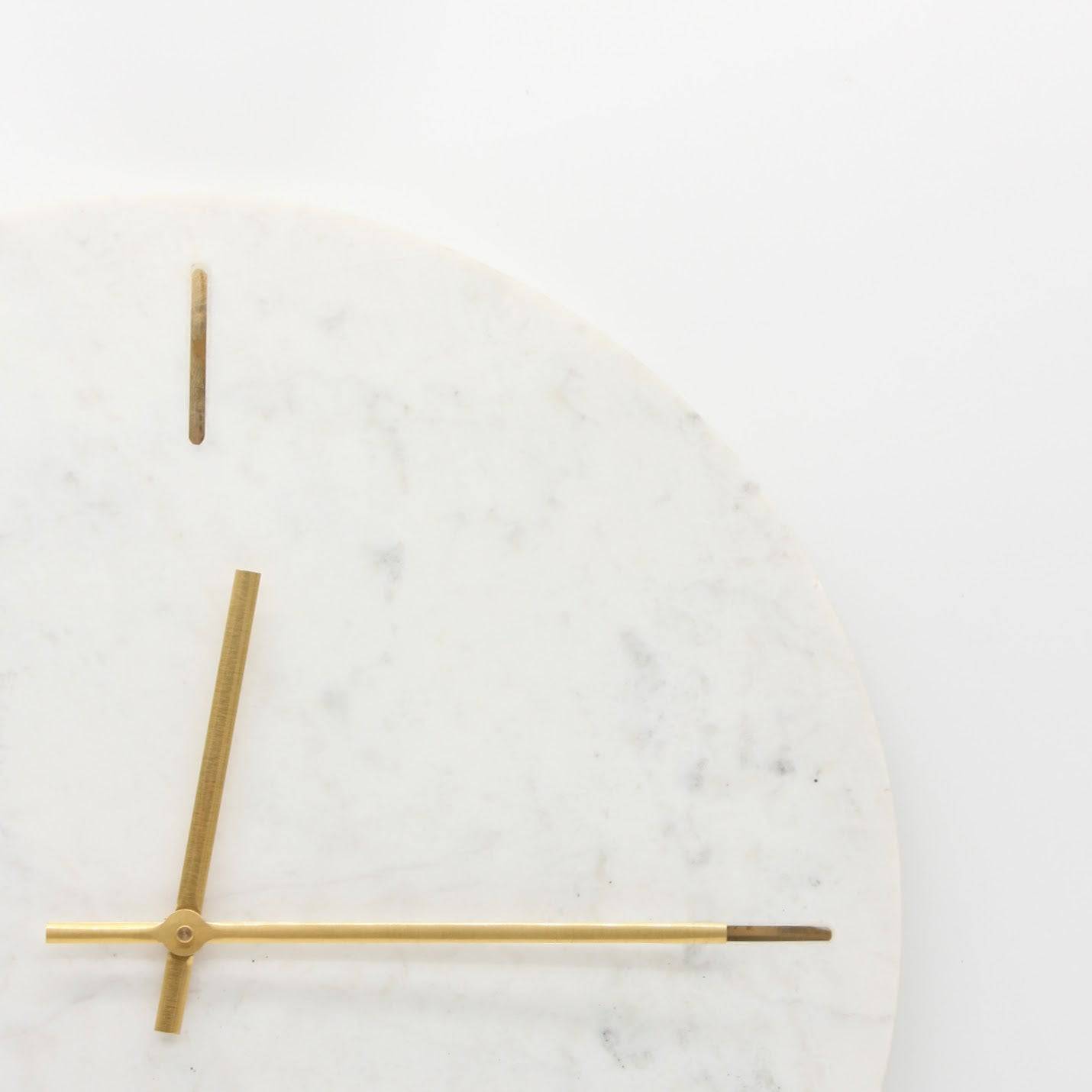 Wanduhr aus Marmor weiss minimalistisch Ø 43.5cm | Gaëlle Dekoration von Light & Living