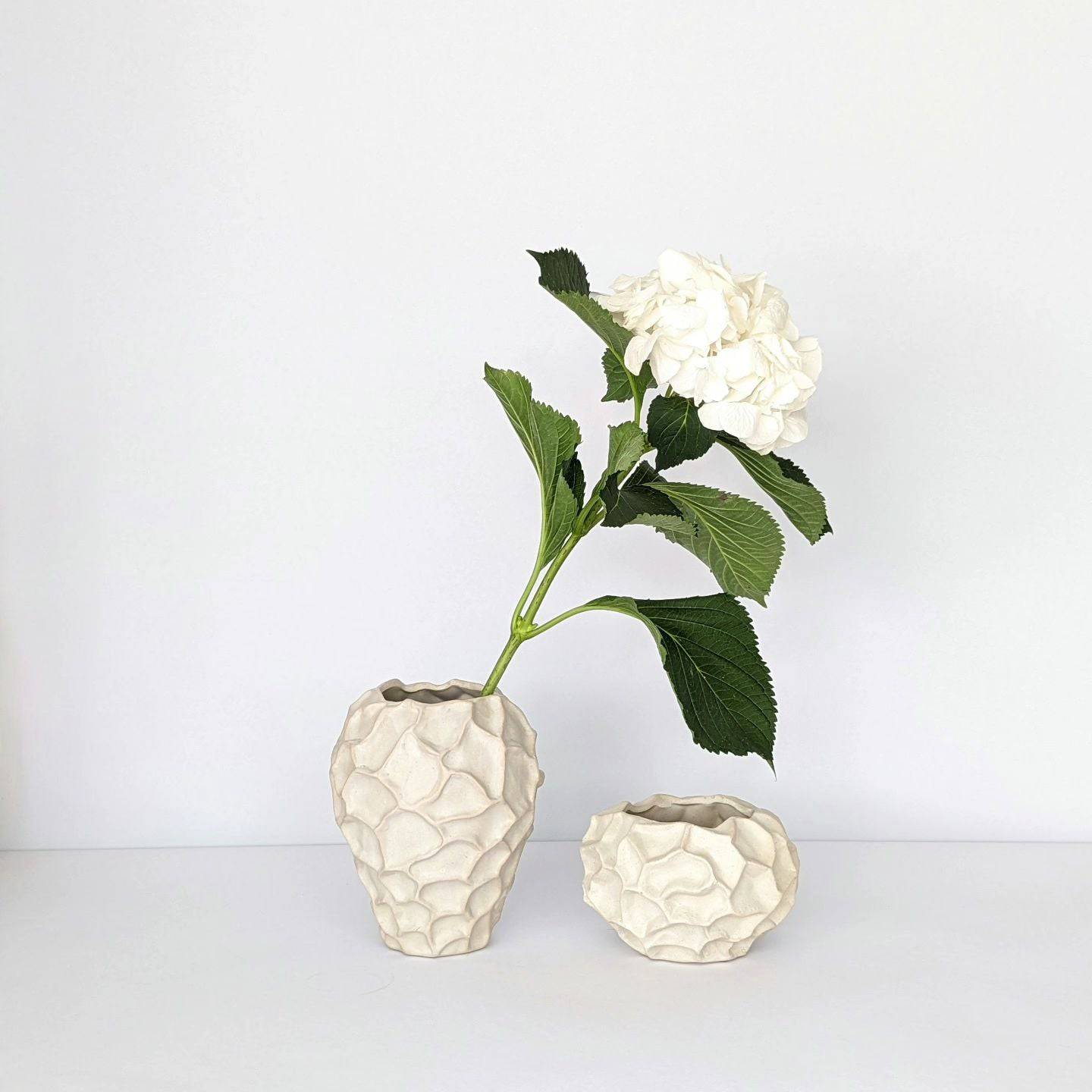 Louise | Vase aus Keramik vanille weiss gross in Naturform B 18cm x H 22cm - mon-chouchou.ch