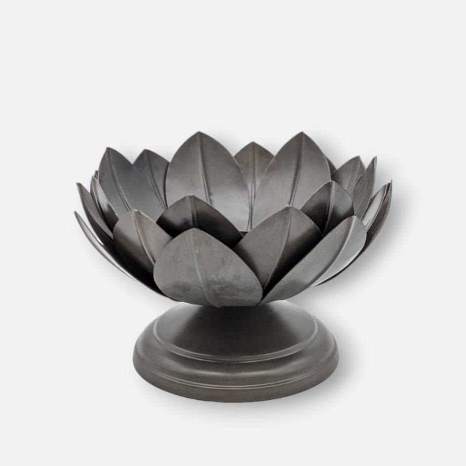 Lotus | Kerzenhalter aus Eisen grau in Form einer Lotusblüte B 18cm x H 12cm - mon-chouchou.ch