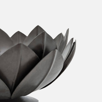 Lotus | Kerzenhalter aus Eisen grau in Form einer Lotusblüte B 18cm x H 12cm