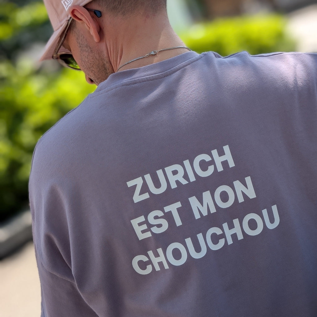 Violettes Oversized T-Shirt «Zurich Est Mon Chouchou» mit kleinem Frontprint und grossem weissem Rückendruck