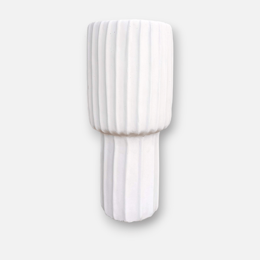 Kyrill | Vase aus Zementstein crème weiss mit Rillendesign gross Ø 17.5cm x H 40cm