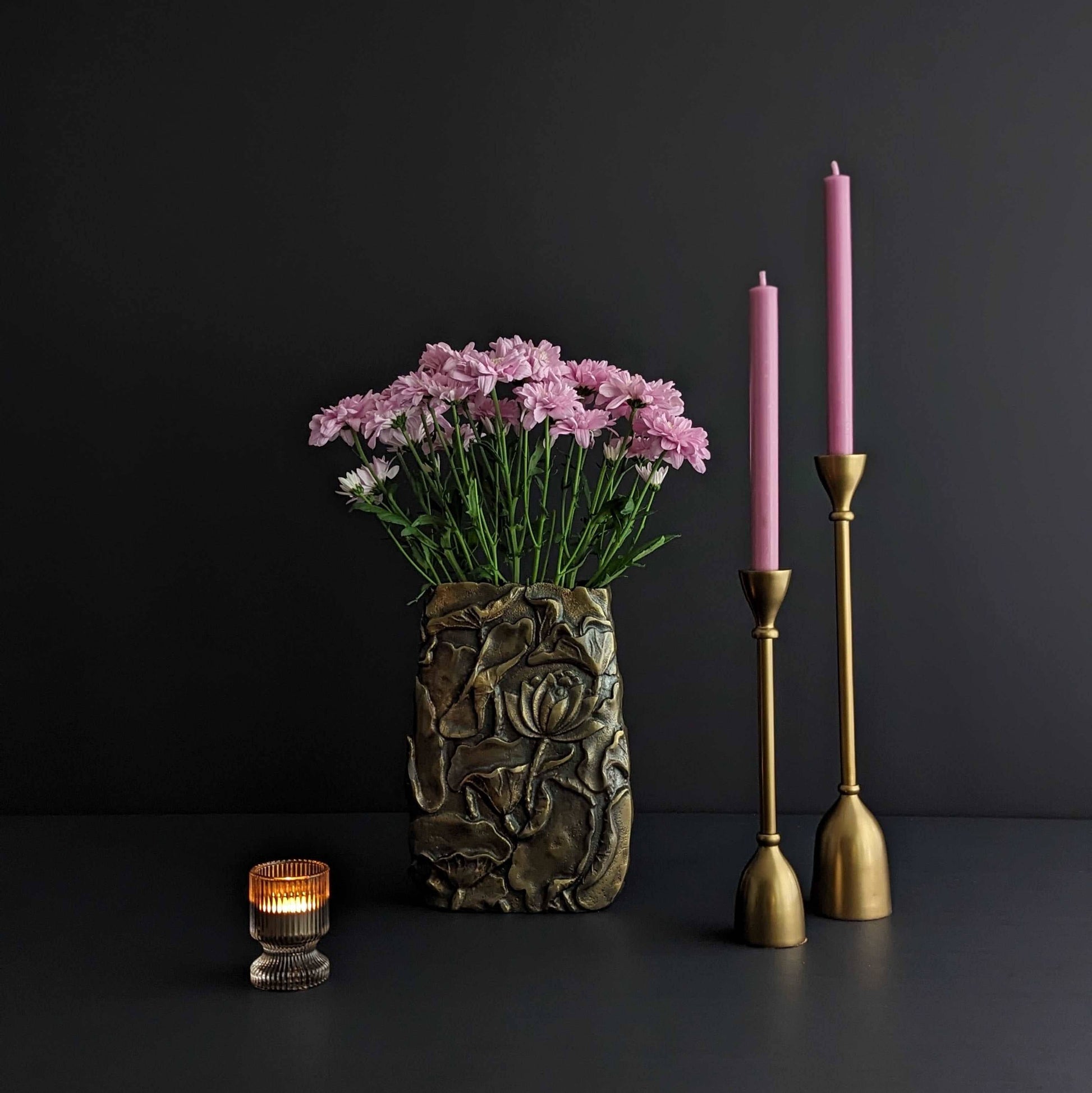 Raphaëlle | Vase mit Blumenmuster gold bronze B 6cm x L 20cm x H 30cm - mon-chouchou.ch