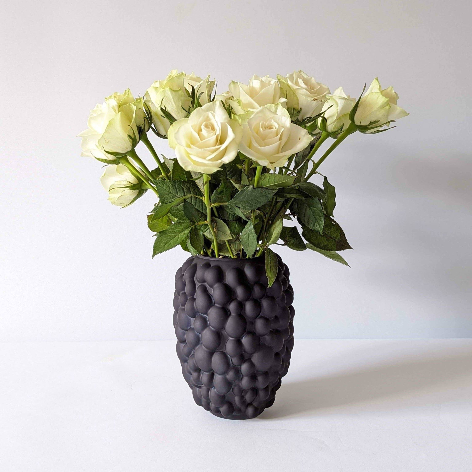 Madeleine | Vase aus Glas mit optischen Blasen bubbles schwarz klein Ø 15cm x H 20cm - mon-chouchou.ch