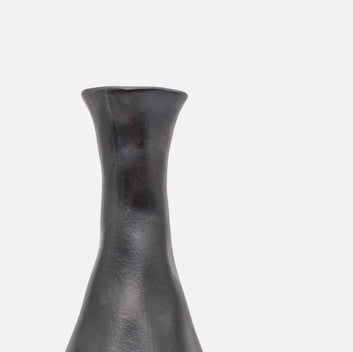 Steingutvase / Dekovase aus Steingut schmal schwarz matt Flaschenform gewellte Struktur B 12cm x H 45cm | Valérie