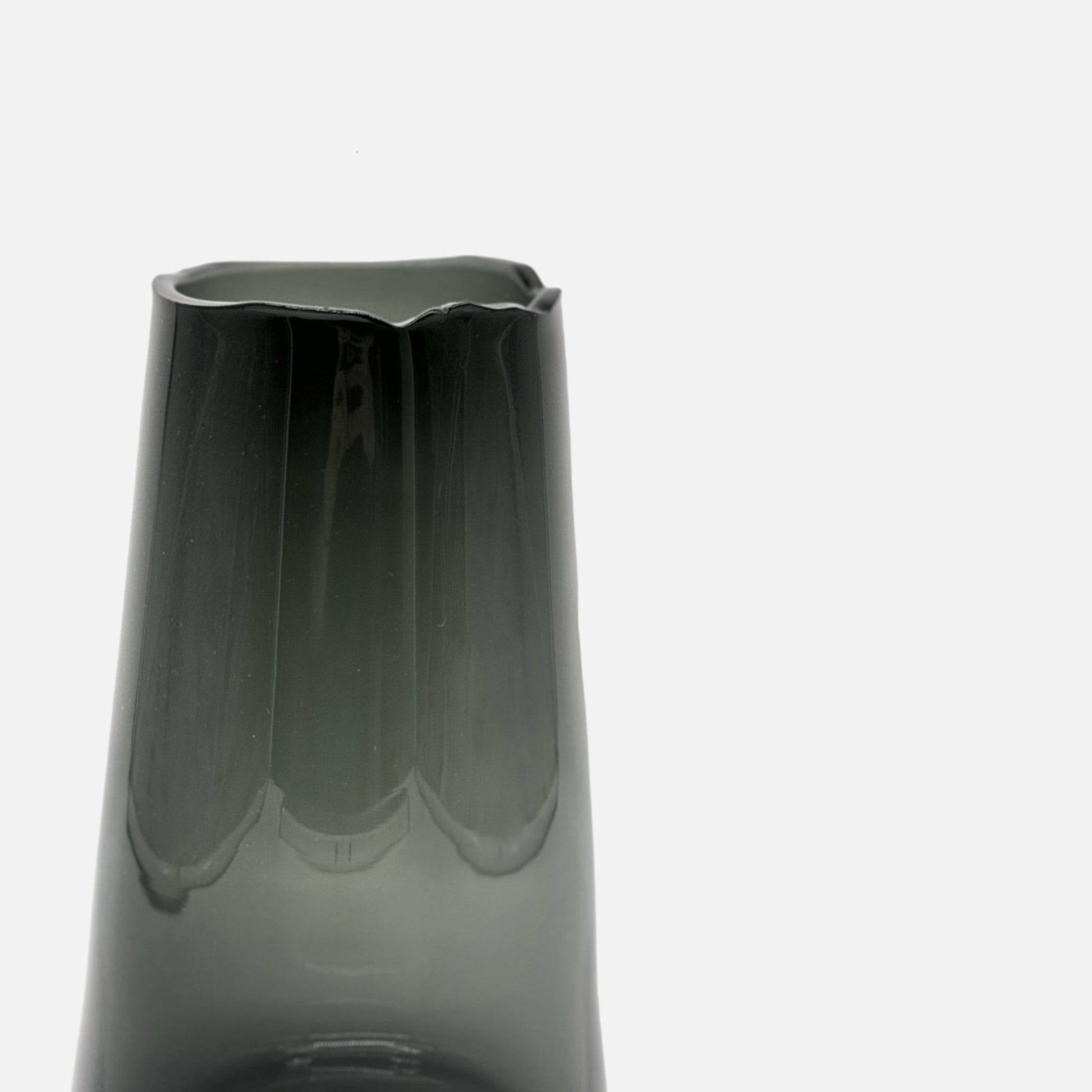 Vincent | Vase aus Glas in Karaffenform schwarz durchsichtig minimalistisch B 16cm x H 24.5cm - mon-chouchou.ch