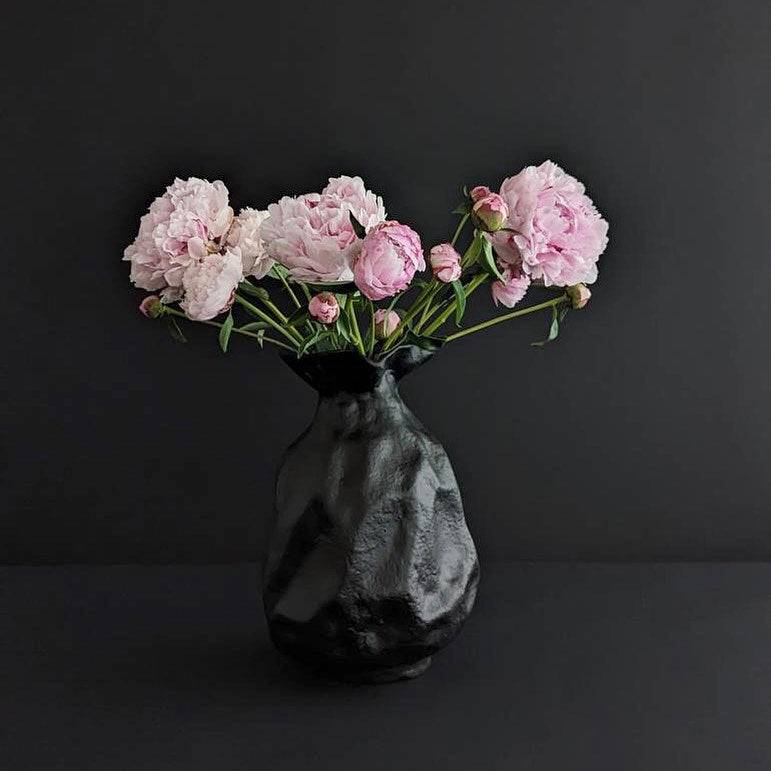 Blumenvase, Dekovase schwarz Sackform organisch Ø 21cm x H 32cm | Fleurette Vasen von Light & Living