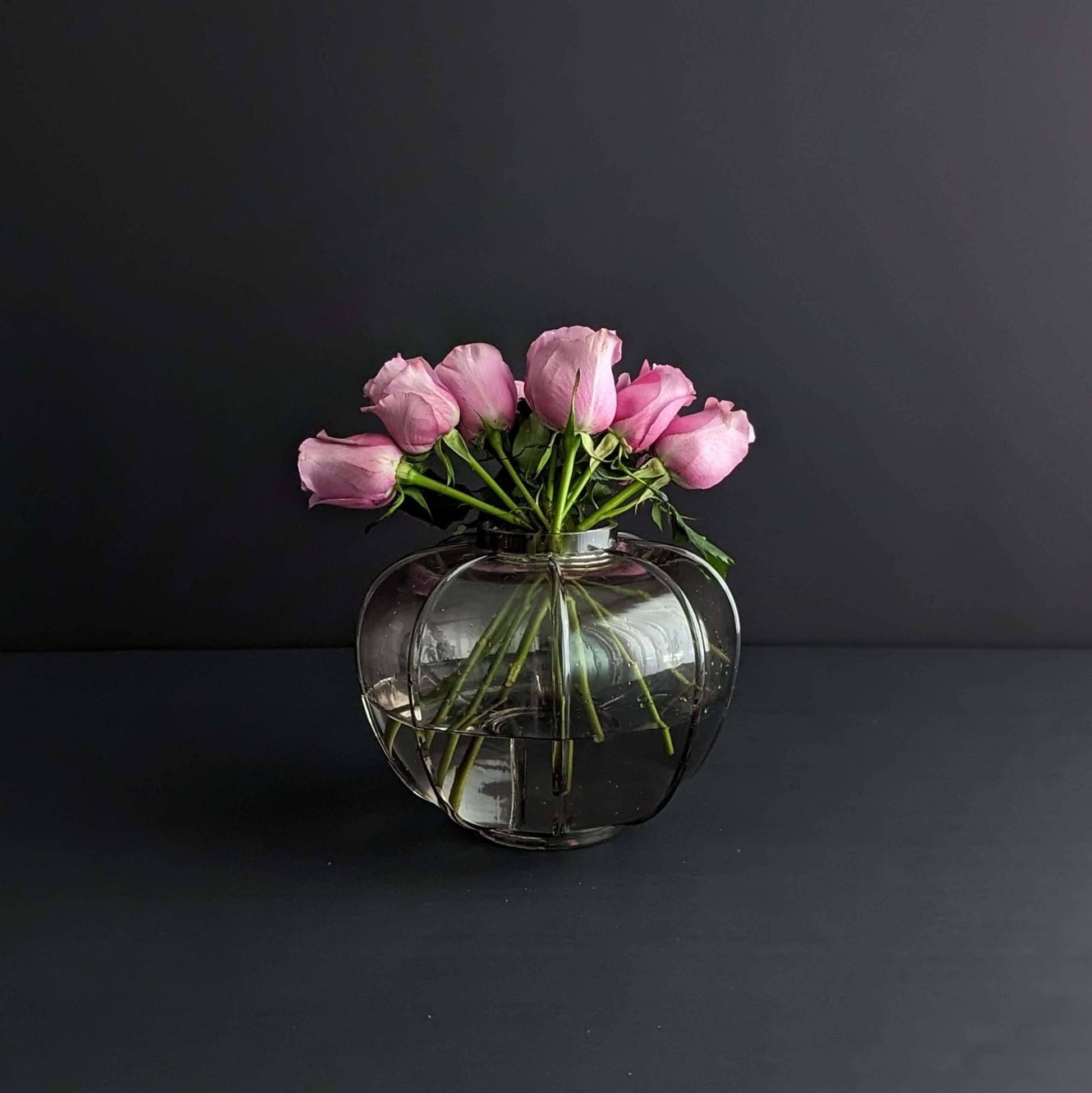 Glasvase, Dekovase aus Glas grau schwarz transparent Kürbisform Ø 25cm x H 20cm | Maxence Vasen von Lene Bjerre