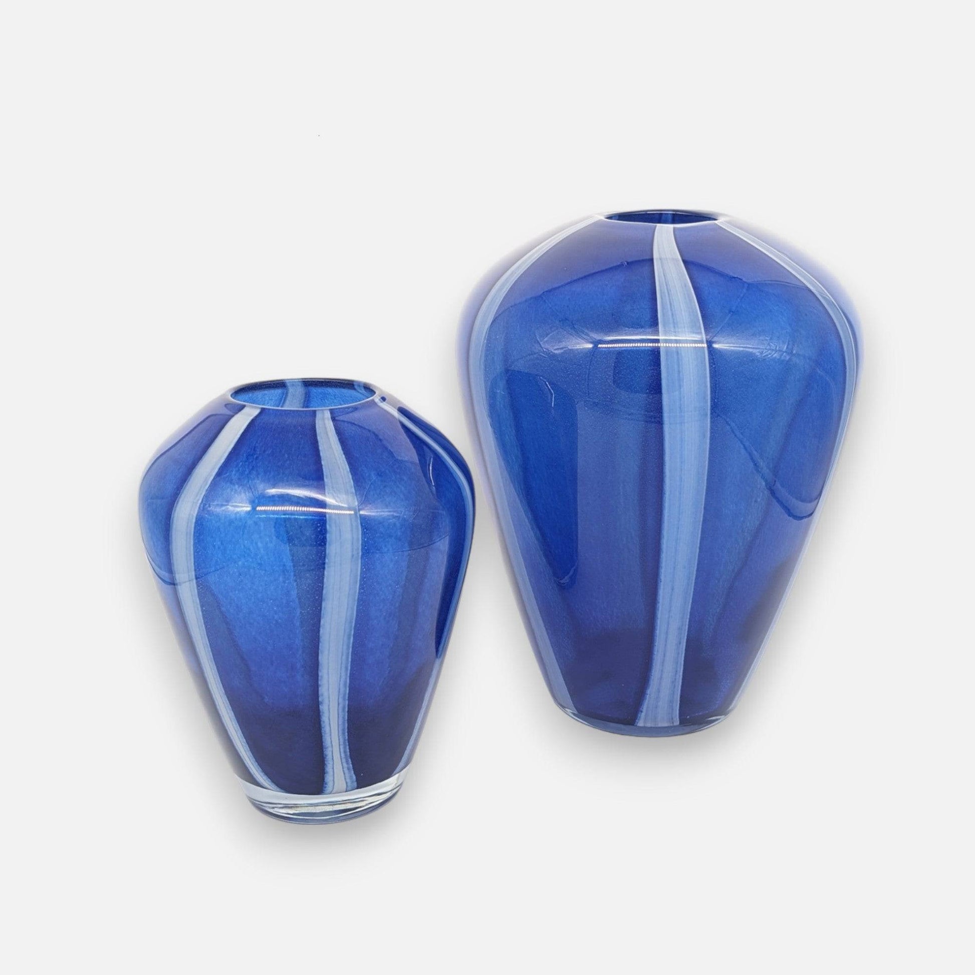 Glasvase, Dekovase aus Glas handgemacht ovale Form blau weiss Ø 24cm x H 31.5cm | Azura Vasen von EDG
