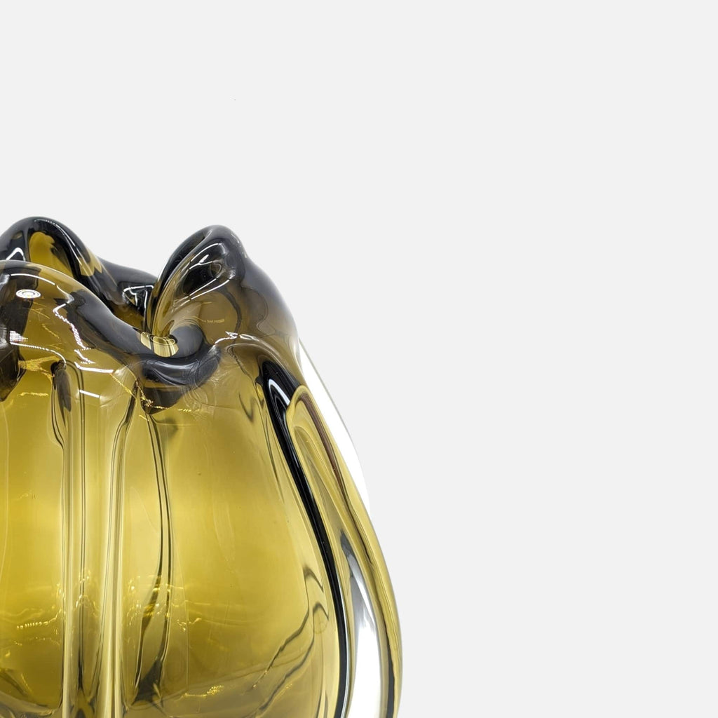 Glasvase, Dekovase aus Glas in Form einer Tulpenblüte olivgrün kurz Ø 24.5cm x H 22cm | Murielle Vasen von Light & Living