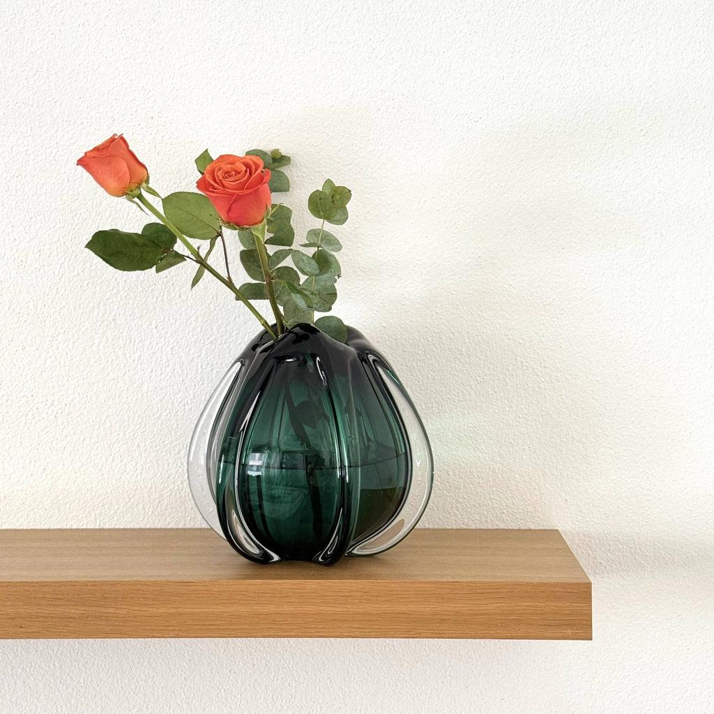 Glasvase, Dekovase aus Glas in Form einer Tulpenblüte türkis kurz Ø 24.5cm x H 22cm | Murielle Vasen von Light & Living