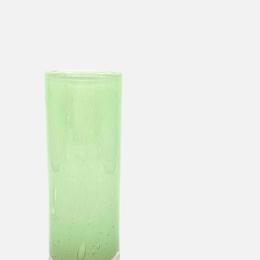 Glasvase, Dekovase aus Glas Luftbläschen mint grün schmal Zylinderform Ø 6.5cm x 20cm | Felice Vasen von Dekocandle