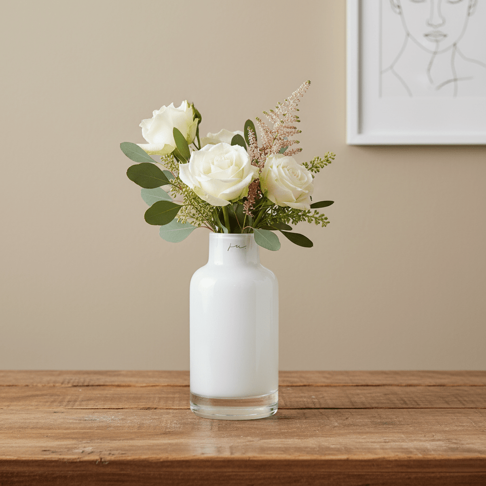 Glasvase, Dekovase aus Glas mundgeblasen weiss Zylinderform B 10cm x H 23cm | Frédéric Vasen von Ju.
