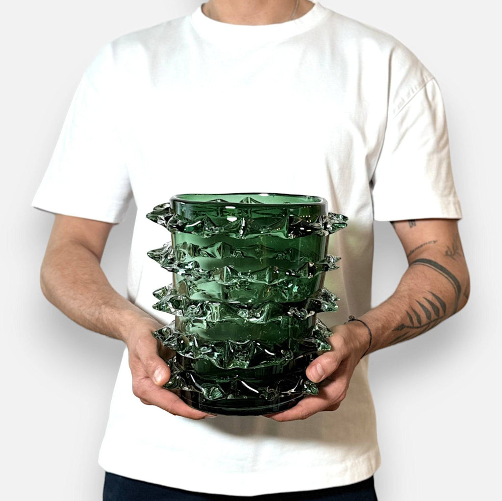 Glasvase mit Stacheln mundgeblasen grün mit Kiwano Stachelmuster Ø 21cm x H 23cm | Kiwano Vasen von EDG