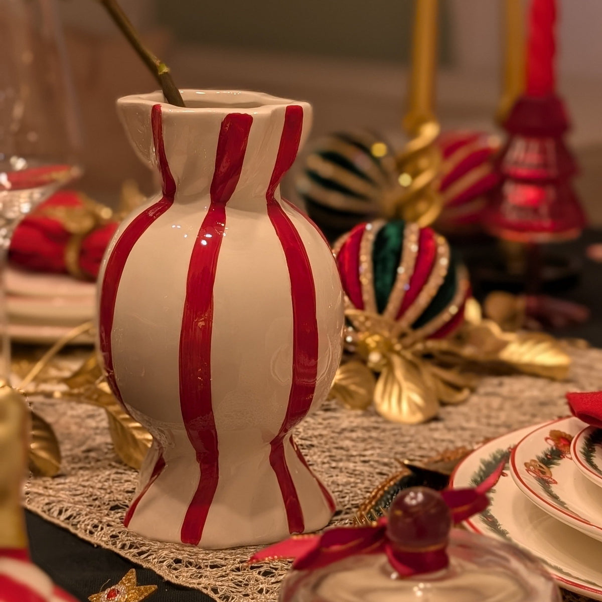 Vase Keramik Bonbonform rund weiss-rot H 20cm Weihnachten