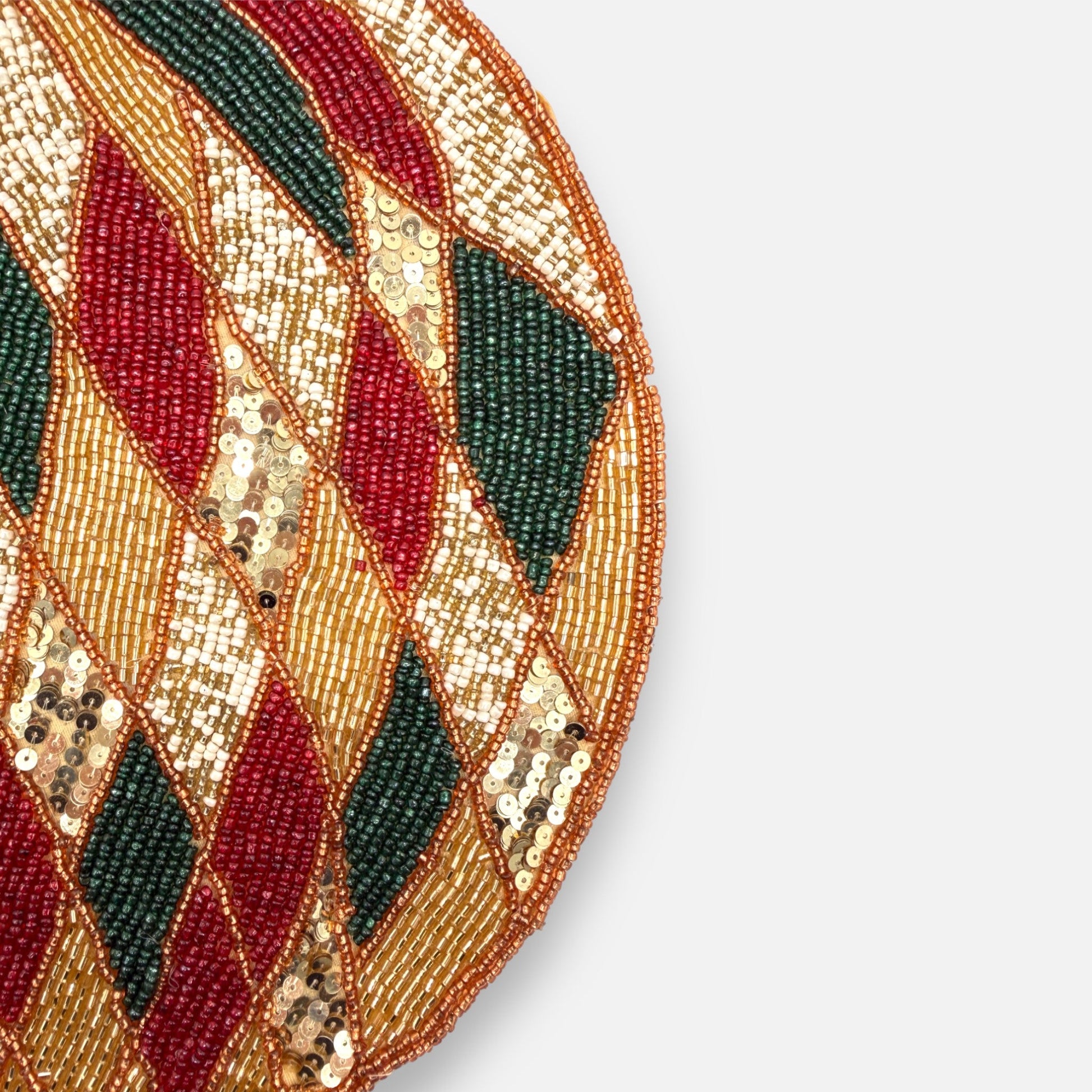 handbesticktes Tischset aus Perlen mit Rautenmuster Rot Grün Gold, Ø 36cm, Weihnachten Dekoration von EDG