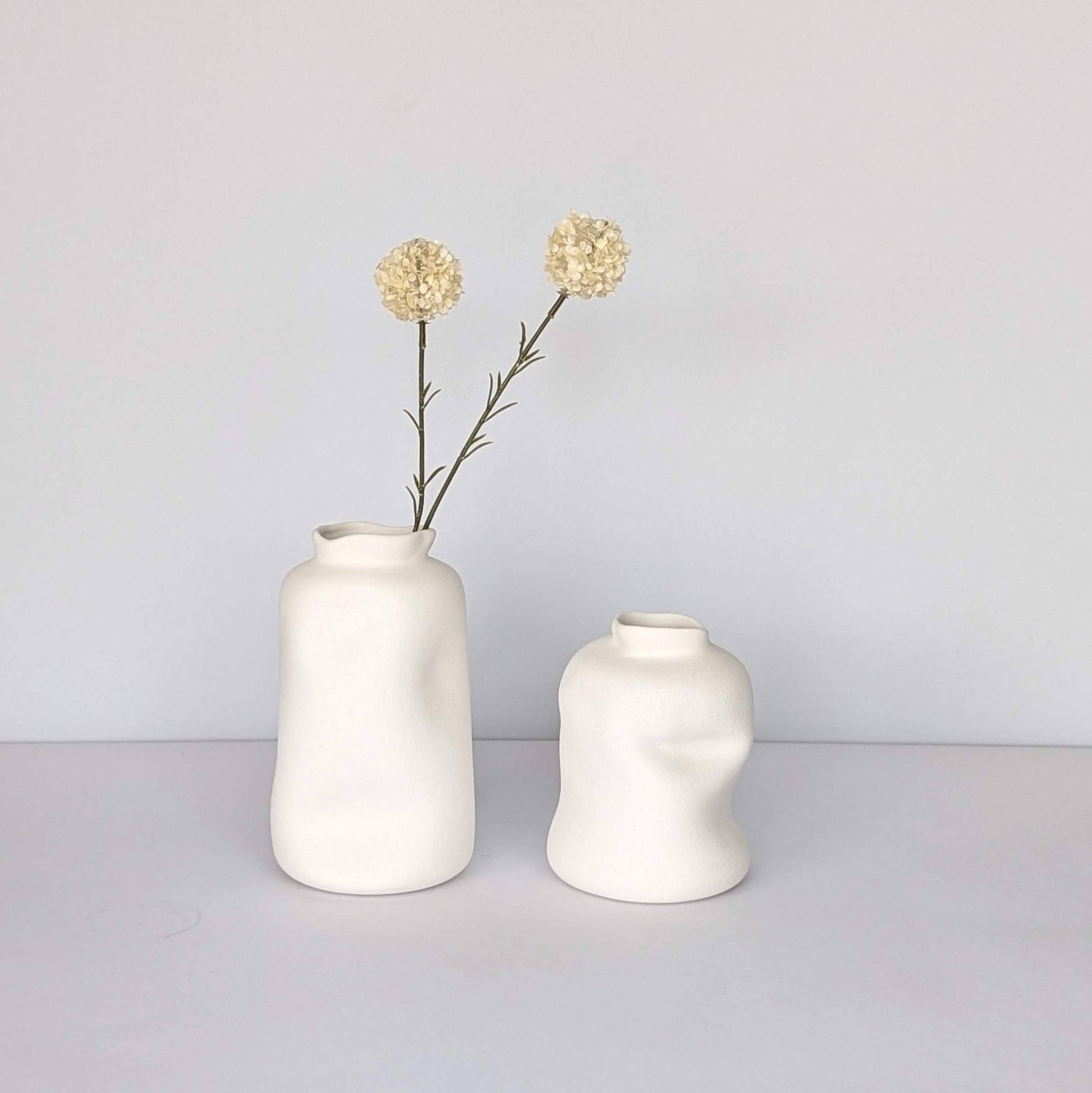 Keramikvase, Dekovase aus Keramik handgefertigt Portugal weiss minimalistisch organisch Ø 13 cm × H 23 cm von Claet
