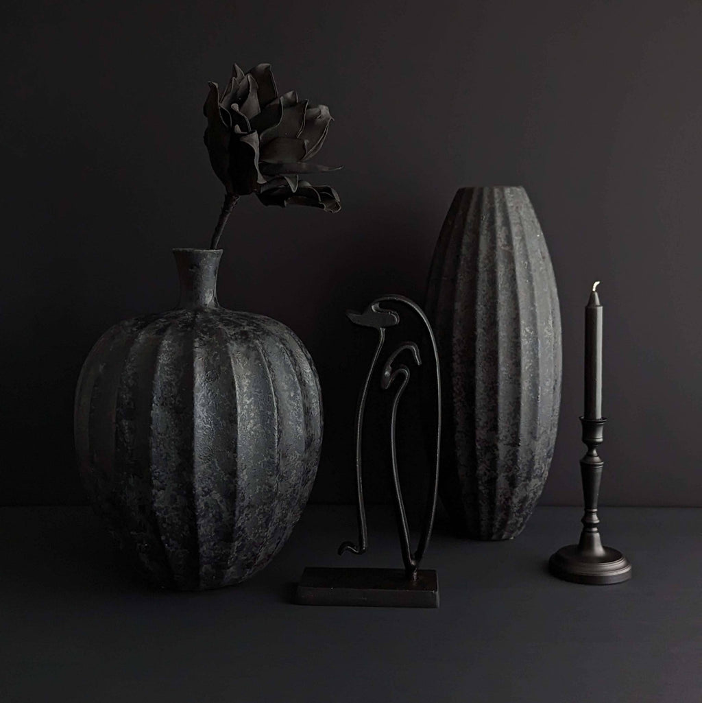 Keramikvase, Dekovase aus Keramik, handgefertigt, skulpturale ovale Form, schwarz, B 33 cm × H 43 cm – von Lene Bjerre