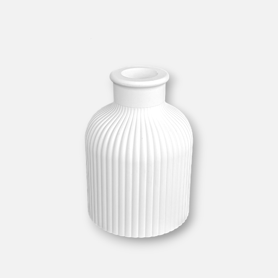 Kerzenhalter, Kerzenständer aus Keramik, handgefertigt, weiss, für Stabkerzen, Rillen, Ø 7 cm × H 9,5 cm – von zironen Gelb