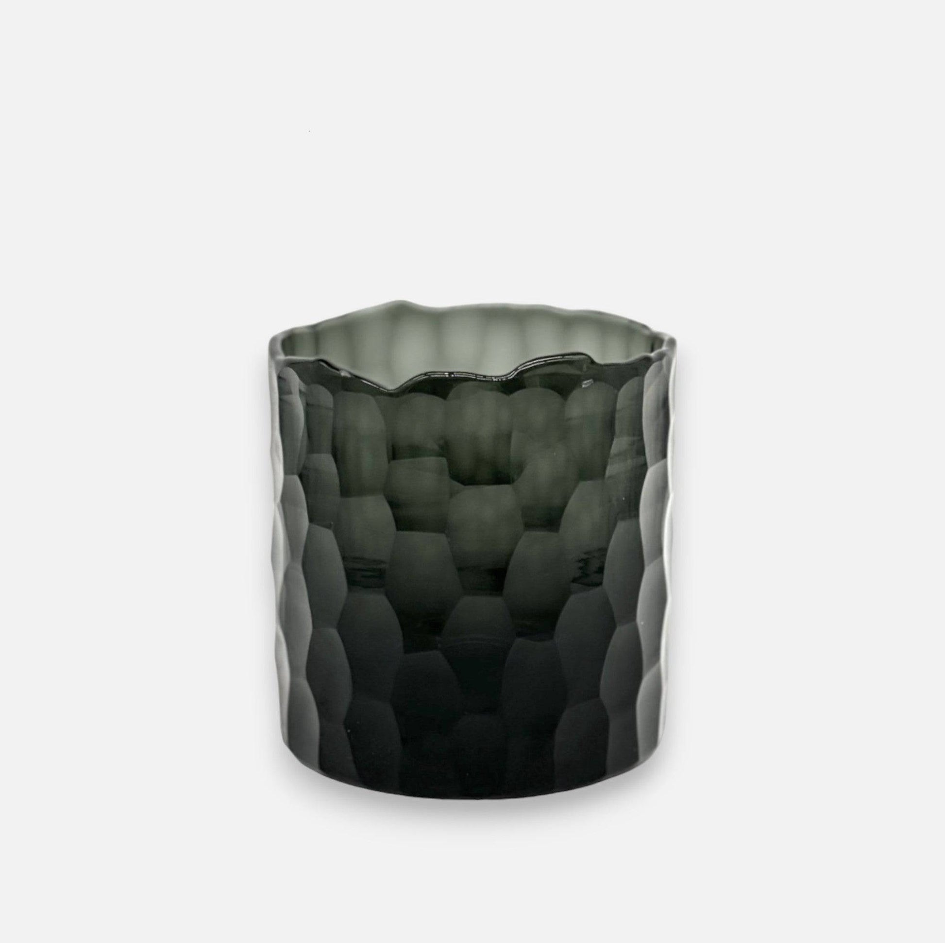 Kerzenhalter, Windlicht aus Glas für Rechaudkerzen, schwarz transluzent, Wabenmuster, Ø 12 cm × H 12 cm – von Dekocandle