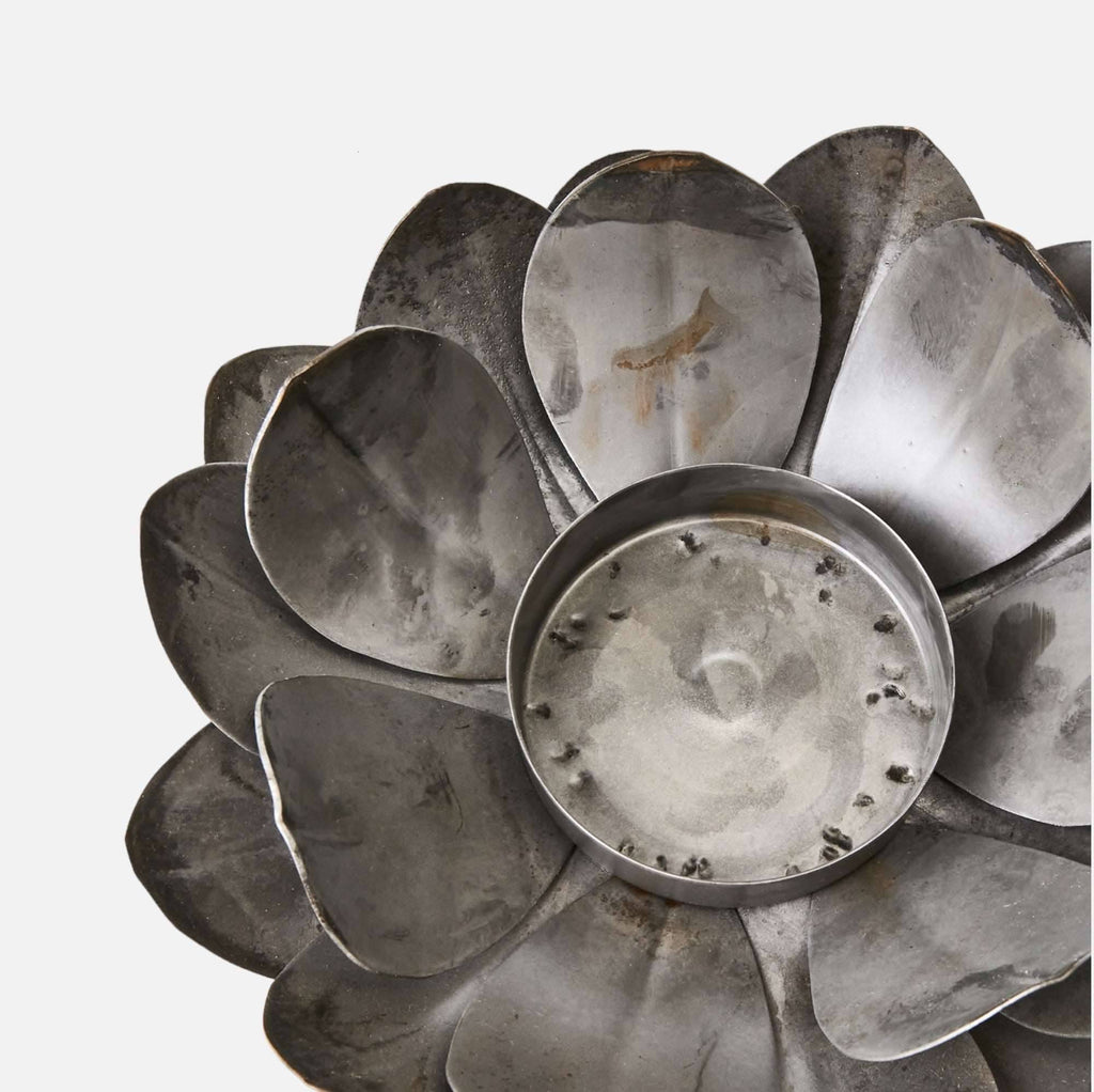 Kerzenständer, Kerzenhalter für Stumpenkerzen Metall grau Lotusblüte B 18cm x H 12cm | Lotus Kerzenlicht von Affari of Sweden