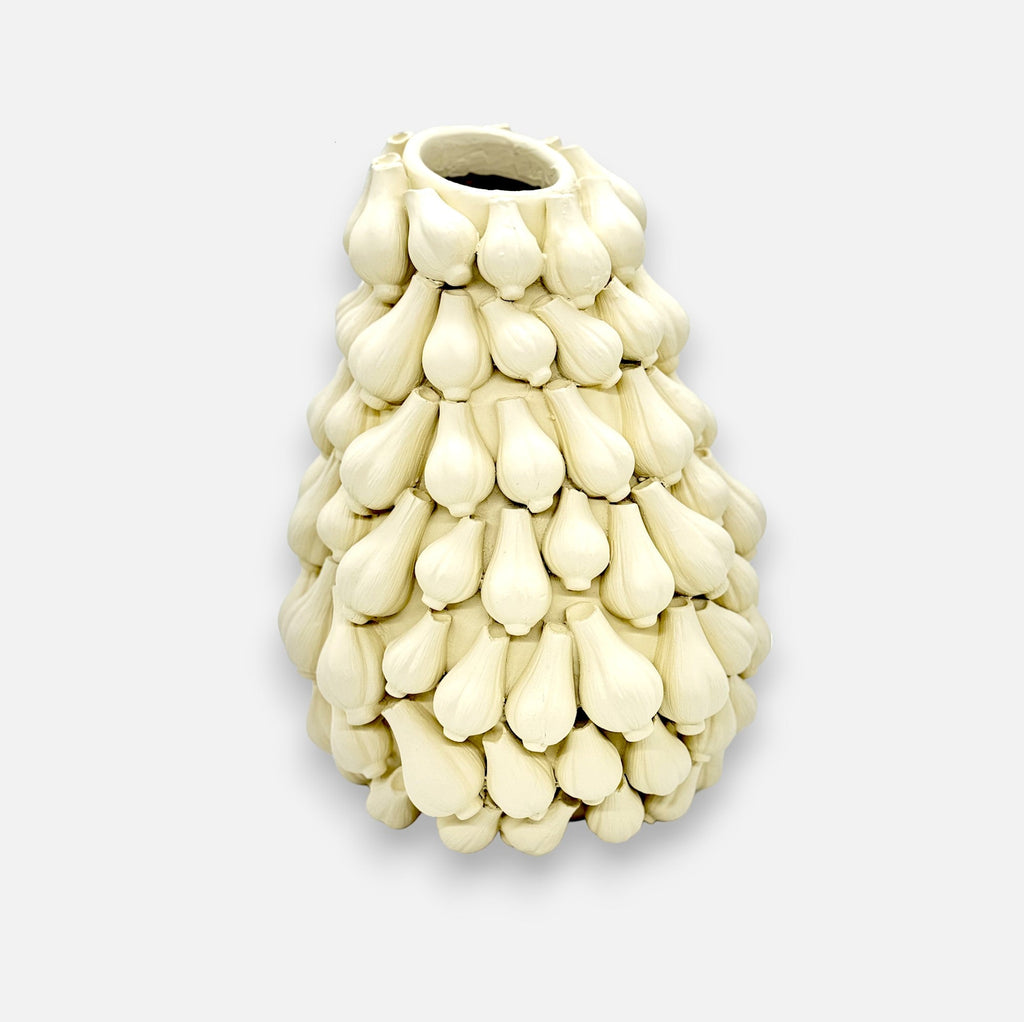 Knoblauchvase, Dekovase aus Keramik, elfenbeinweiß, mit Knoblauchmotiv, H 33 cm × Ø 27 cm × Öffnung 6 cm – von Light & Living
