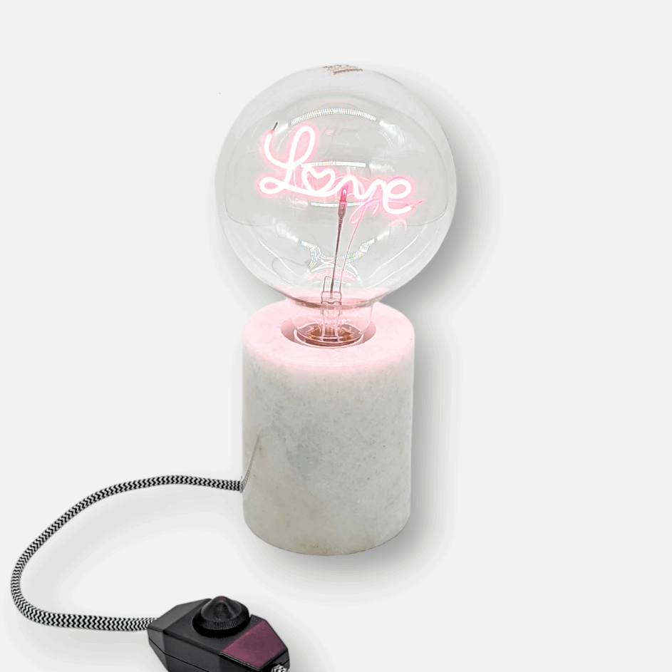 LED Glühbirne dimmbar mit Lampenfuss aus Marmor Schriftzug Love rosa | Love Dekoration von Steepletone