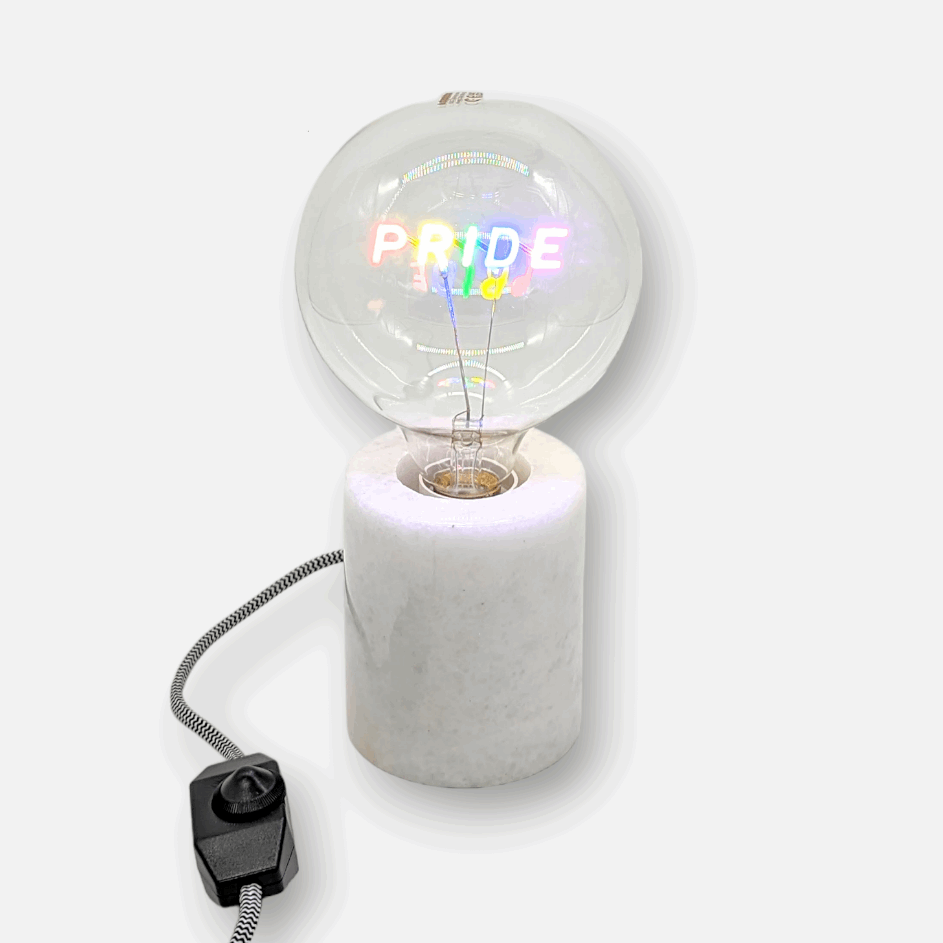 LED Glühbirne dimmbar mit Lampenfuss aus Marmor Schriftzug Pride rosa | Pride Dekoration von Steepletone