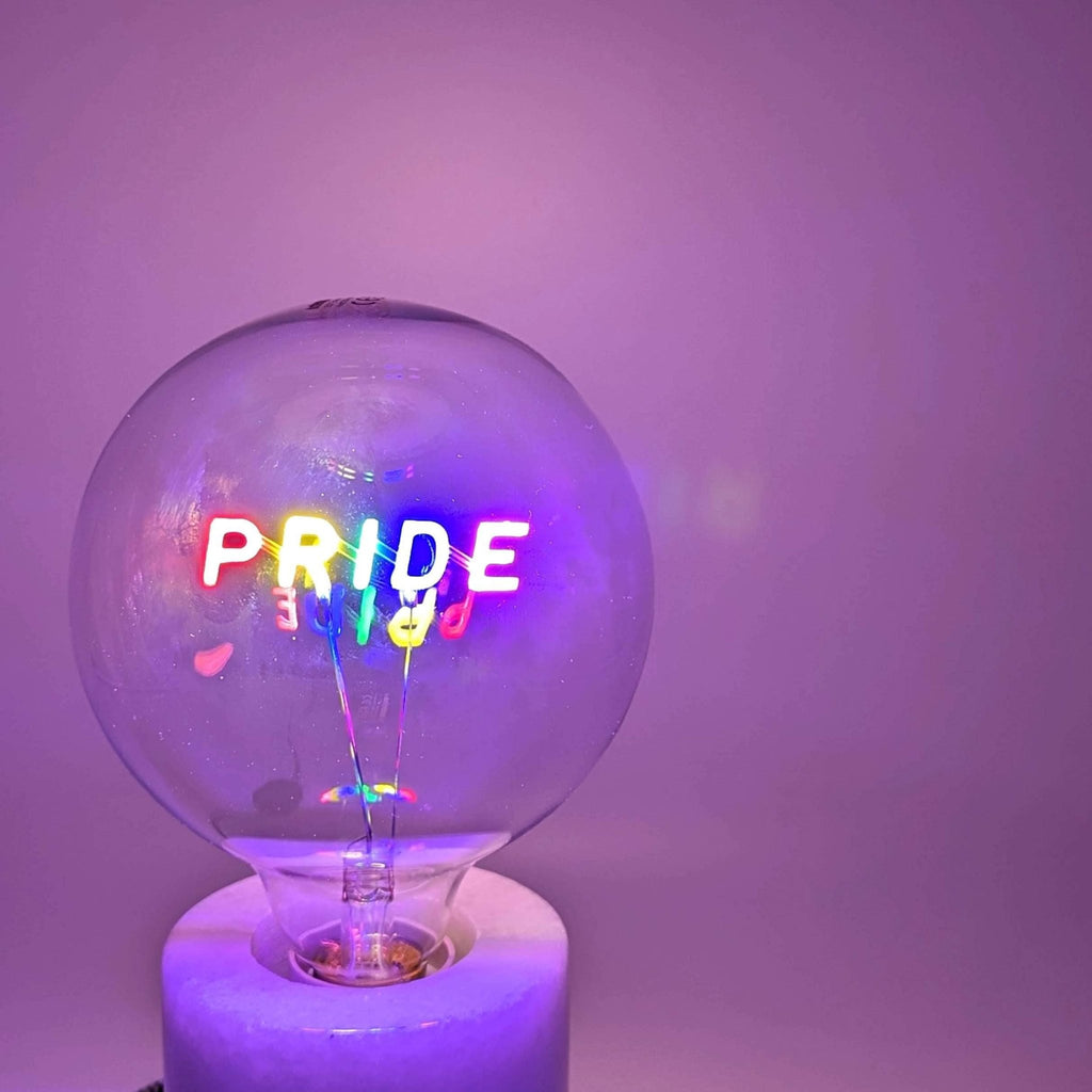 LED Glühbirne dimmbar mit Lampenfuss aus Marmor Schriftzug Pride rosa | Pride Dekoration von Steepletone