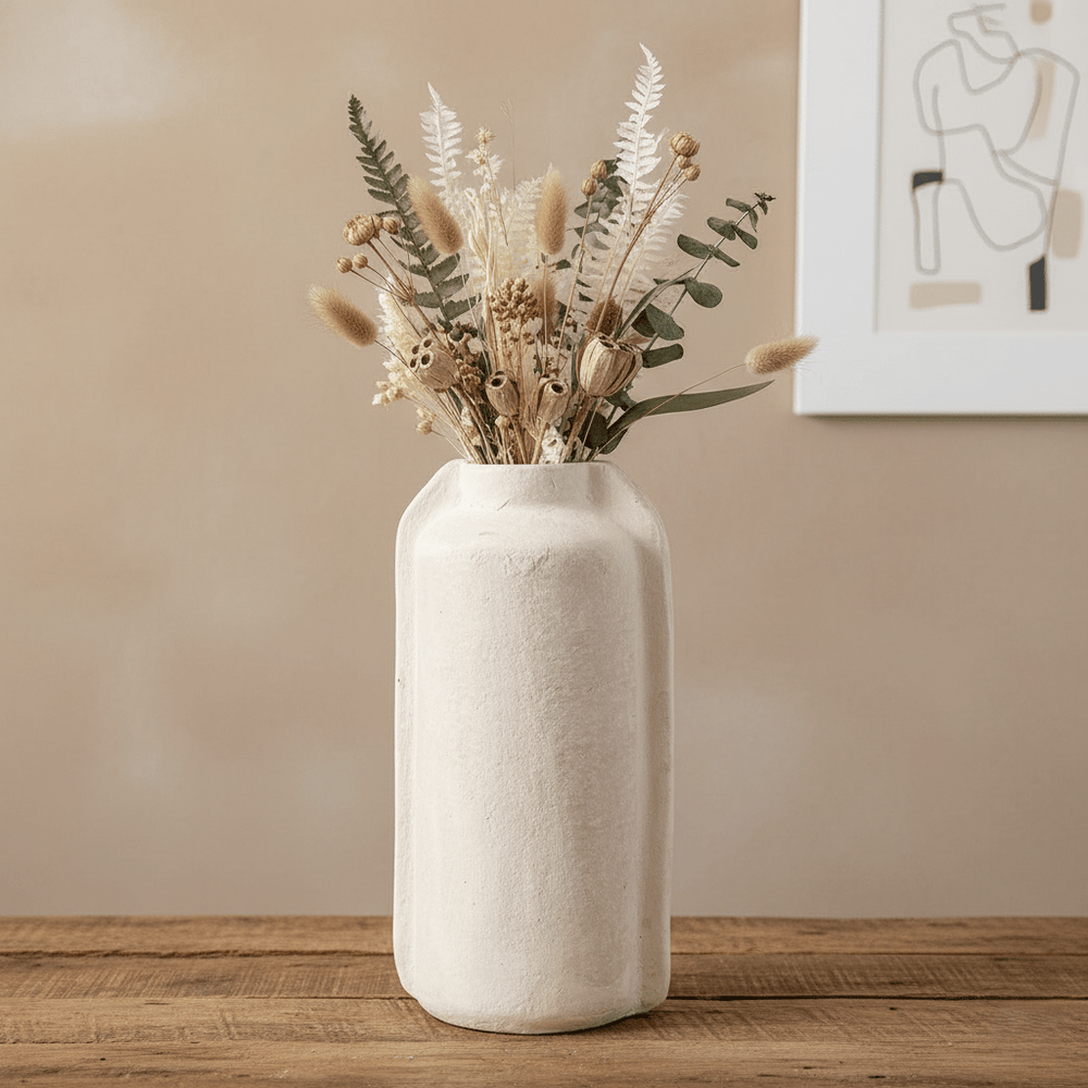 Pappmachévase, handgefertigte Vase aus recyceltem Papier, beige-crème, Unikat, B 18 cm × H 35 cm, von Affari of Sweden