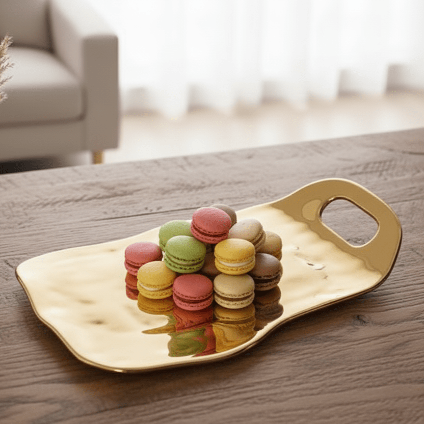 Servierplatte aus Porzellan, gold metallic, rechteckig mit Griff, groß, L 33,5 cm × B 23 cm × H 5,5 cm von Pampa Bay