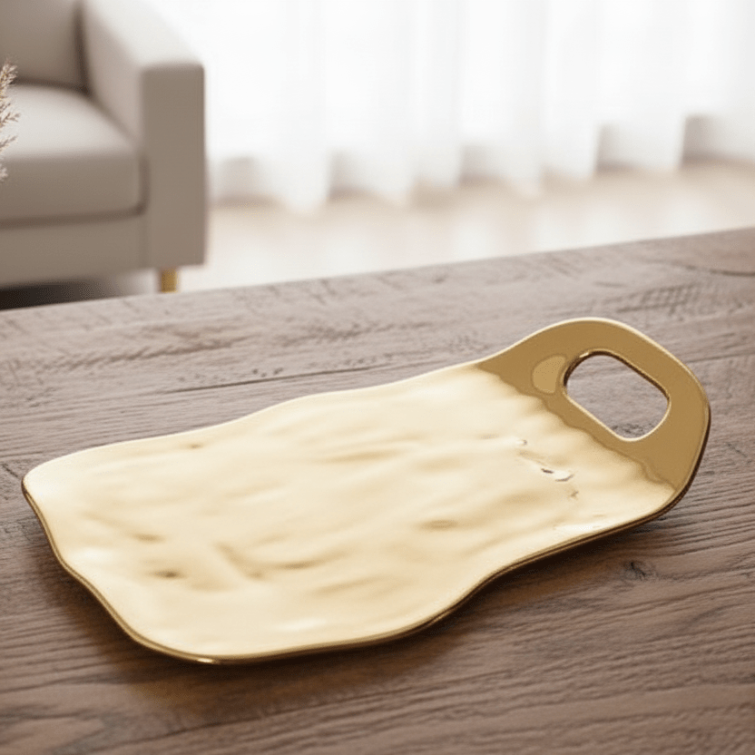 Servierplatte aus Porzellan, gold metallic, rechteckig mit Griff, groß, L 33,5 cm × B 23 cm × H 5,5 cm von Pampa Bay