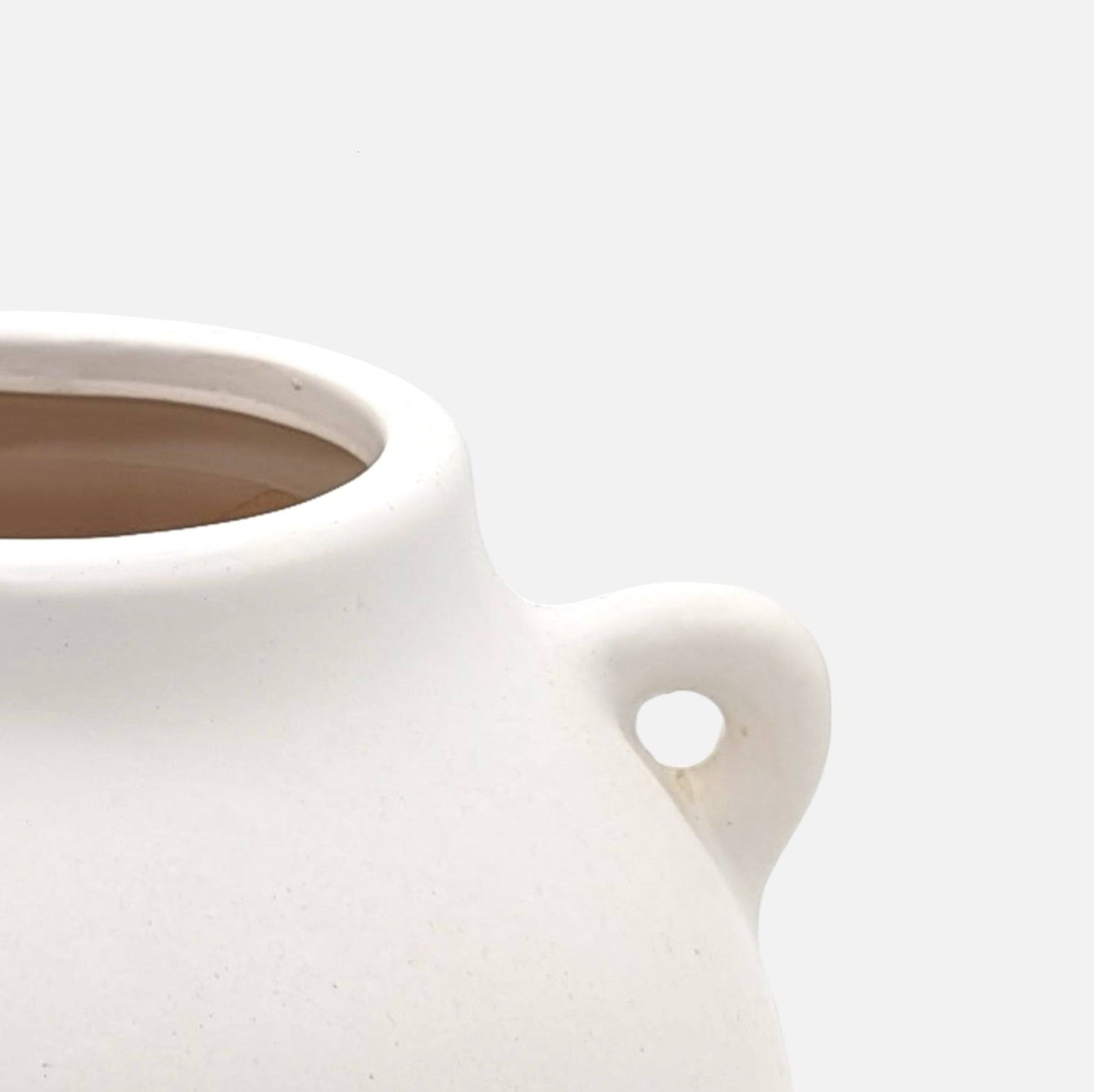 Steingutvase, Dekovase aus Steingut weiss Henkel B 17.5cm x H 13.5cm | Roi Vasen von Affari of Sweden