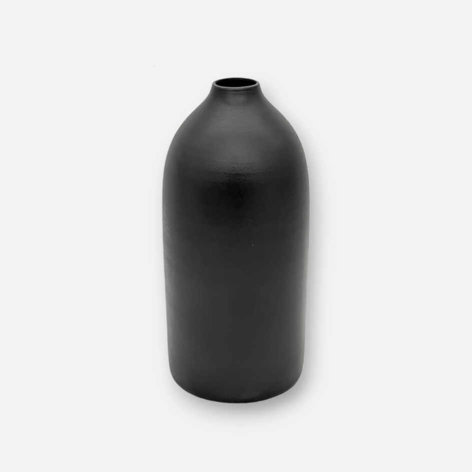 Steingutvase, Dekovase, Tonvase aus Steingut handgefertigt Portugal schwarz matt schlicht Ø 3 cm × H 28 cm von O Cactuu