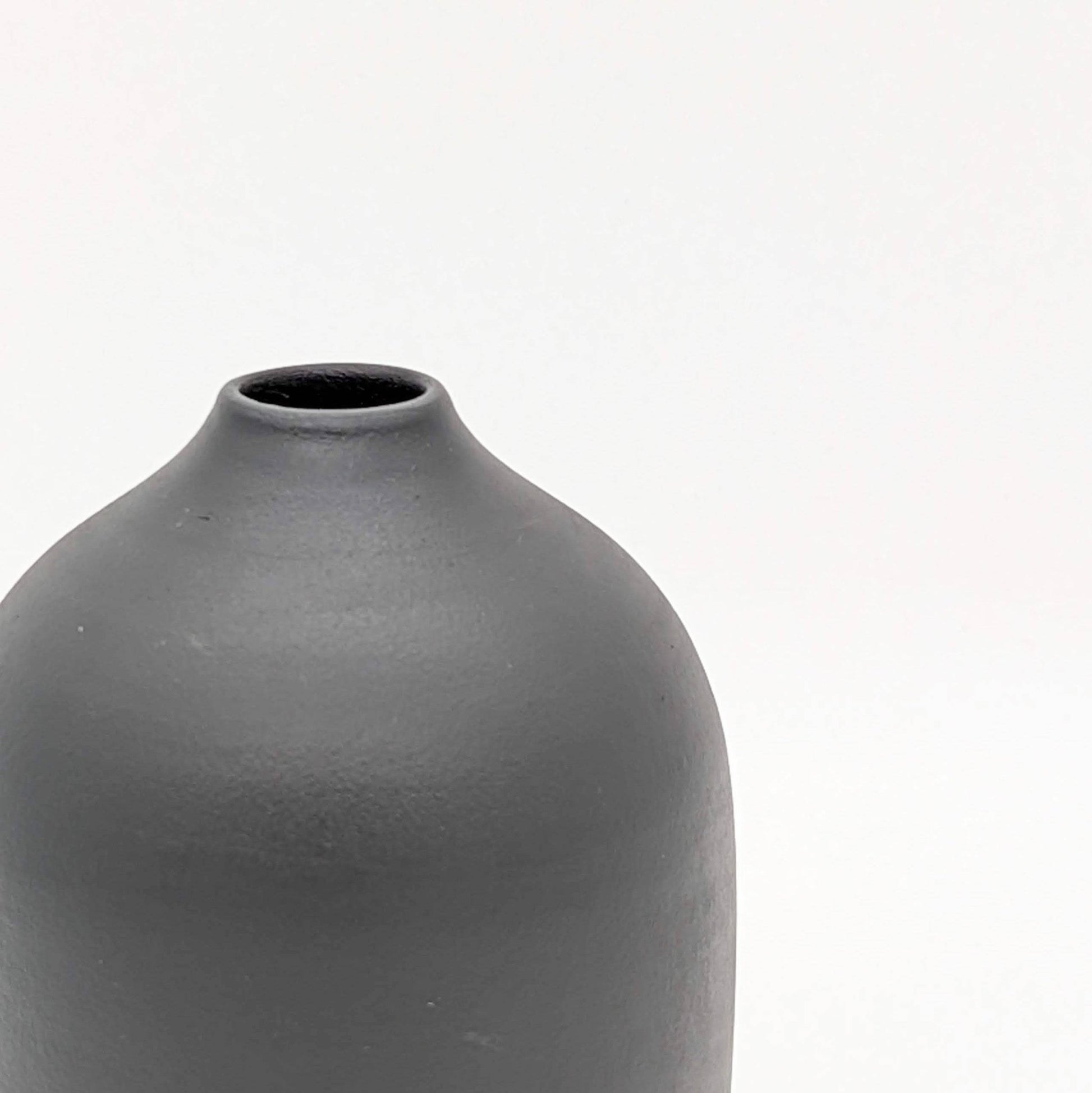 Steingutvase, Dekovase, Tonvase aus Steingut handgefertigt Portugal weiss matt schlicht Ø 7 cm × H 15 cm von O Cactuu