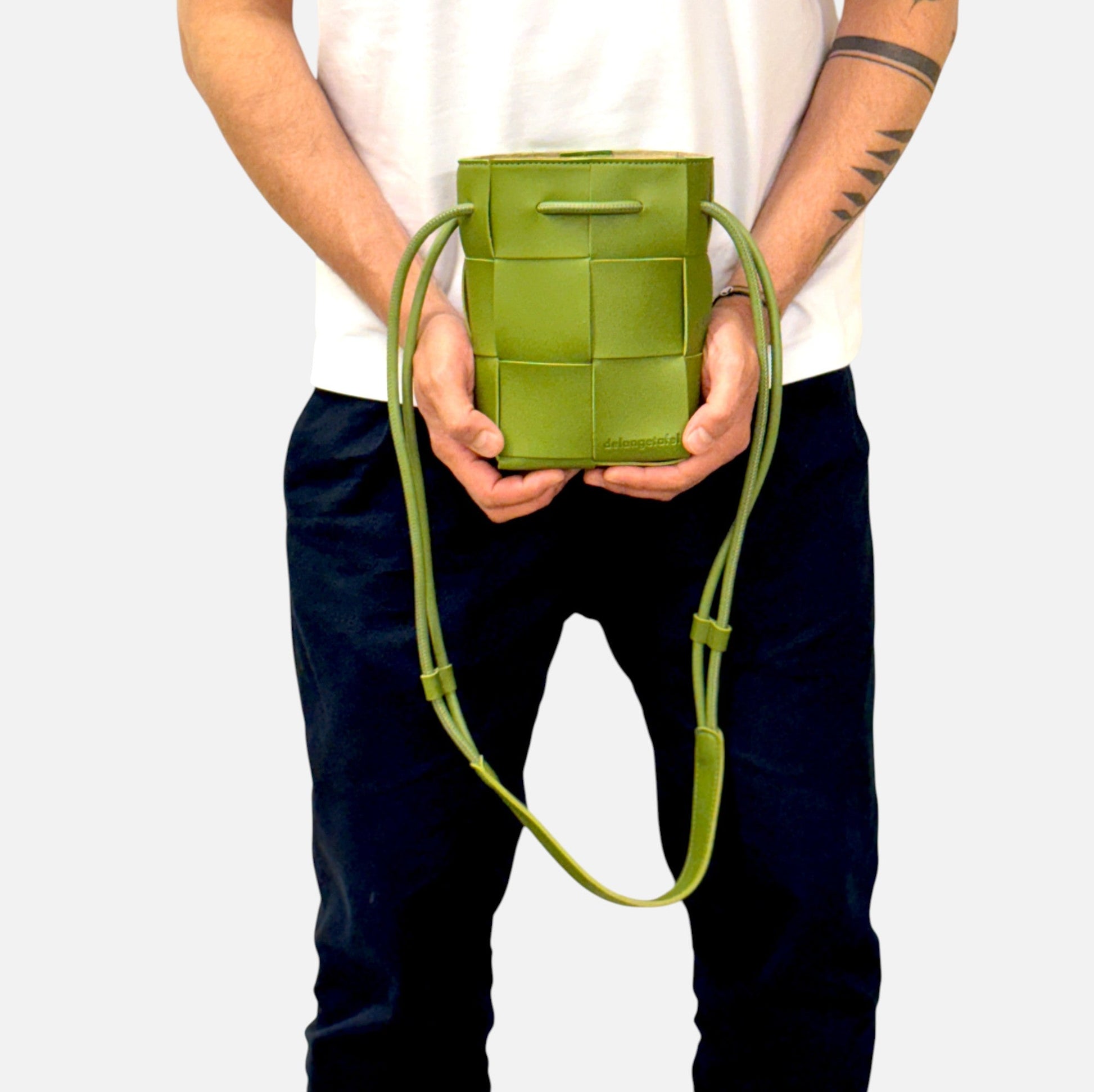 Tasche aus veganem Leder in Olivgrün mit Flechtmuster, H 20cm B 15cm Taschen von De Lange Tafel