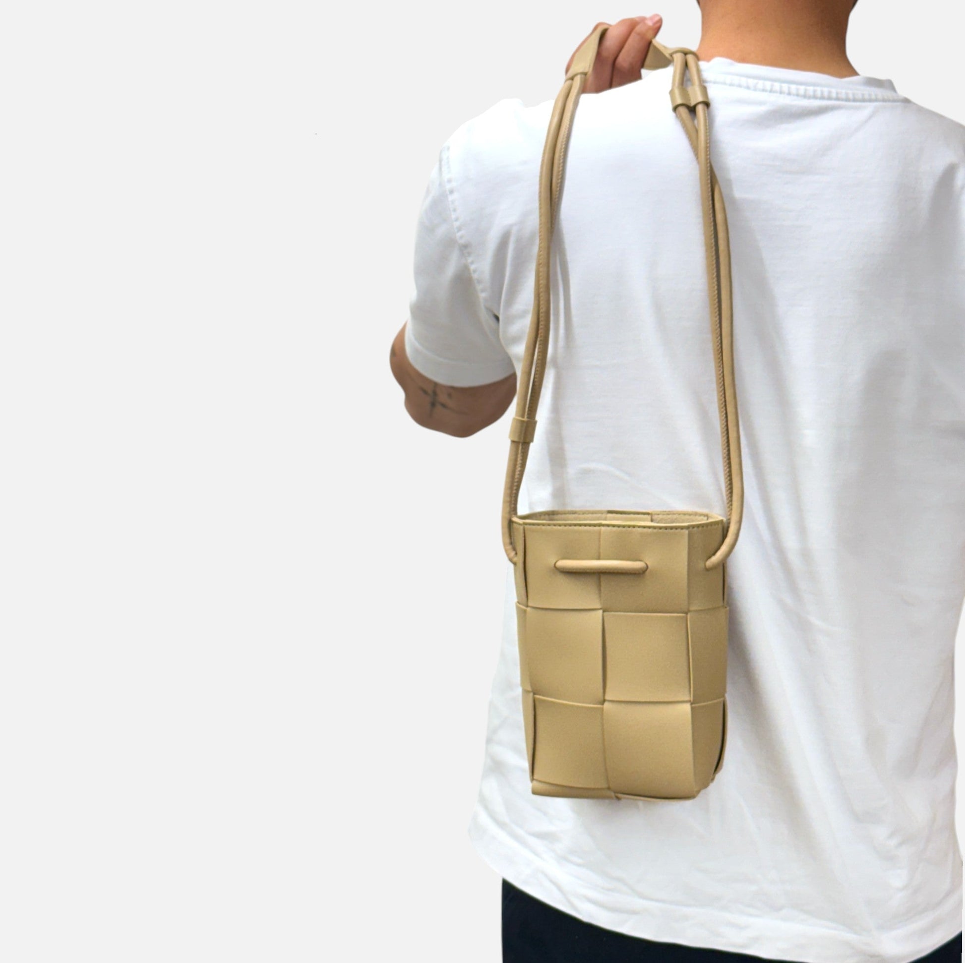 Tasche aus veganem Leder in Taupebraun mit Flechtmuster, H 20cm B 15cm Taschen von De Lange Tafel