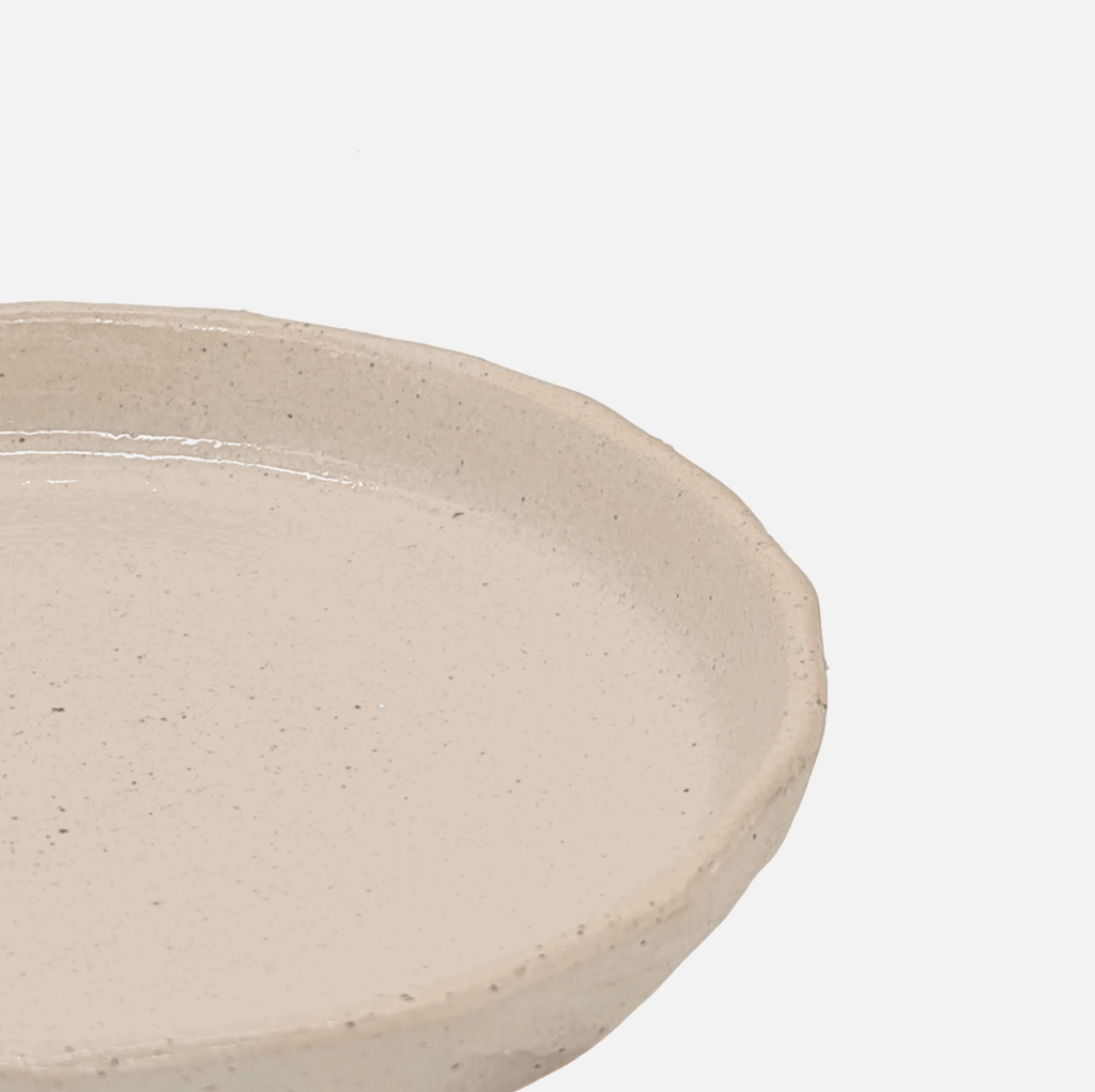 Teller aus Keramik beige glasiert japanische Handwerkskunst Kurinuki | Camill Geschirr von Muubs