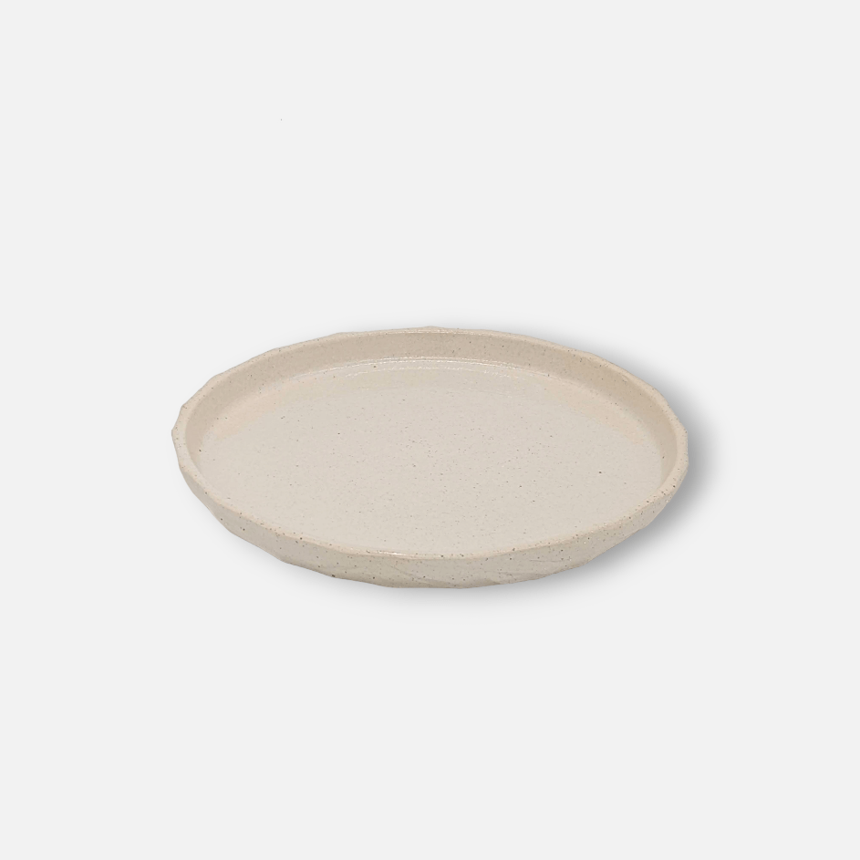 Teller aus Keramik beige glasiert japanische Handwerkskunst Kurinuki | Camill Geschirr von Muubs