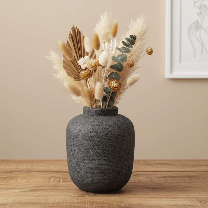 Terrakottavase, Dekovase aus Terrakotta handgefertigt schwarz matt mit rauer Struktur B 19 cm × H 23 cm von Bazar Bizar