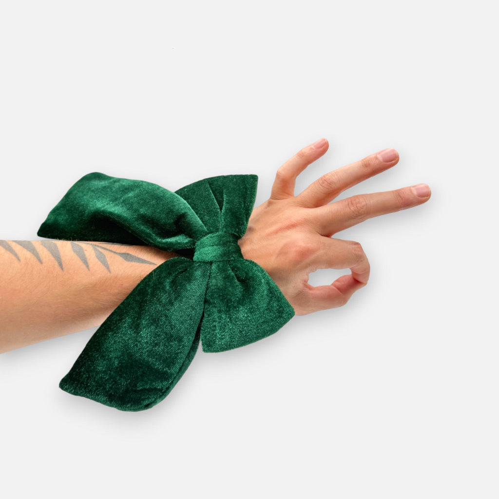 Weihnachtsschleife aus grünem Samt, H 20cm B 15cm, Deko Schleife Weihnachten Dekoration von EDG