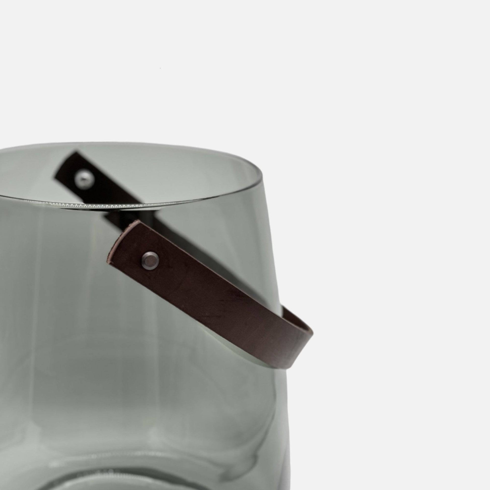 Kerzenhalter, Windlicht aus Glas für Stumpenkerzen, grau transparent, mit Henkel, B 22,5 cm × H 28 cm – von Dekocandle