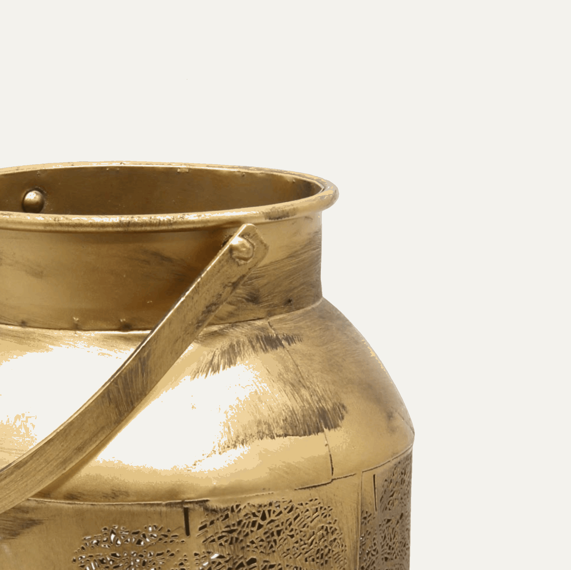 Windlicht, Laterne aus Aluminium gold Milchkanne Henkel Blattmuster Ø 16cm x H 27cm | Oriane Kerzenlicht von Parlane